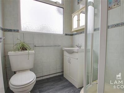 SHOWER ROOM